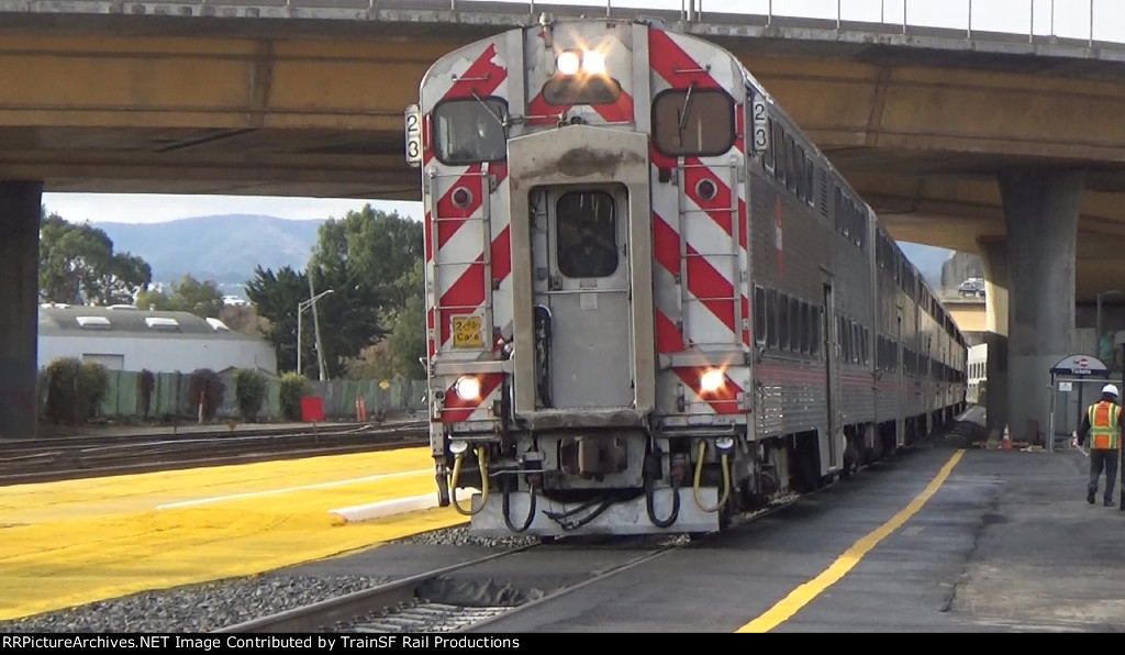 JPBX 4016 Leads Caltrain 123